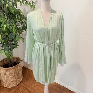 Nordstrom Lingerie Mint Green Silk Robe Size XS/S Lace Trim